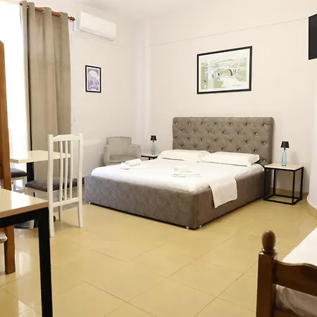 Central Hostel Хостел Шкодер