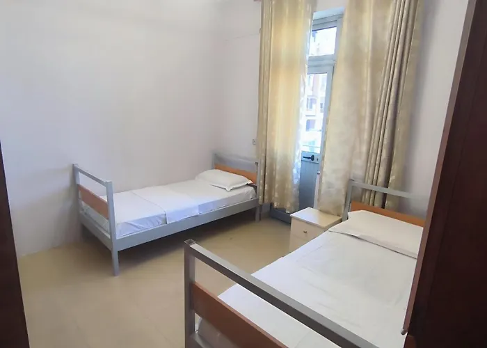 אכסניה Center *